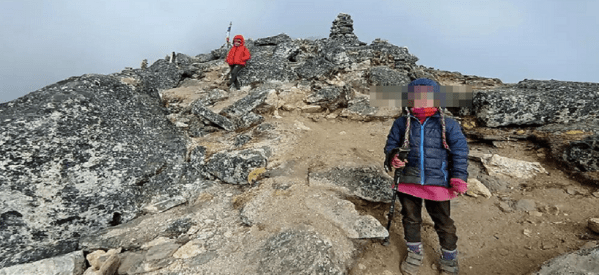 Zara 4 anni scala l'Everest